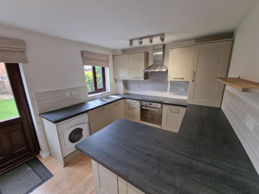 Property photo 3 of 11 Kitchen