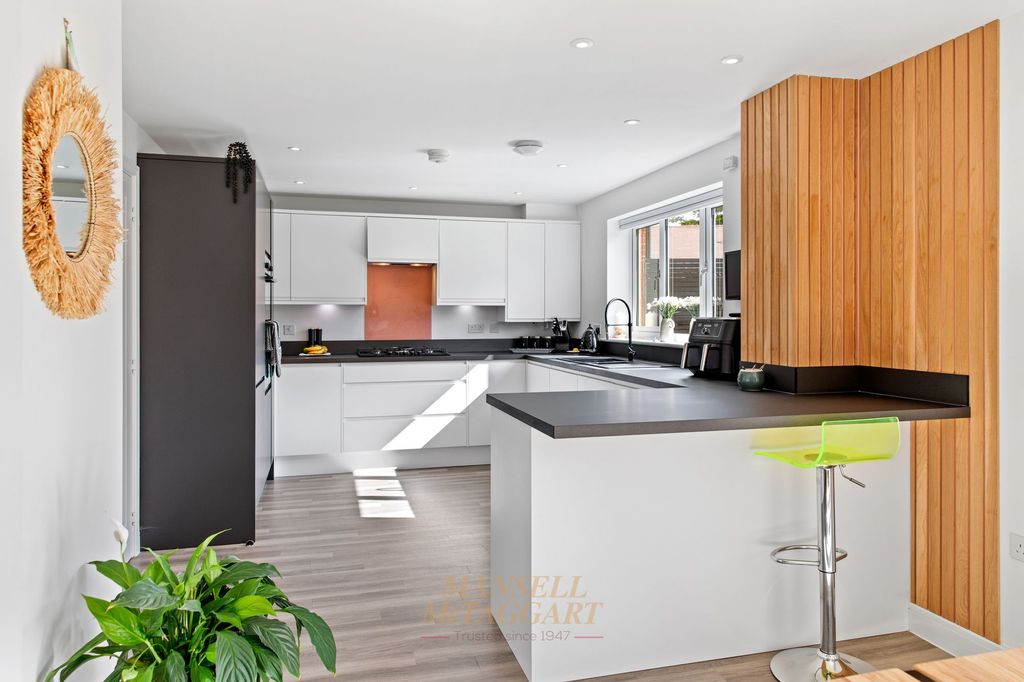 Property photo 3 of 28