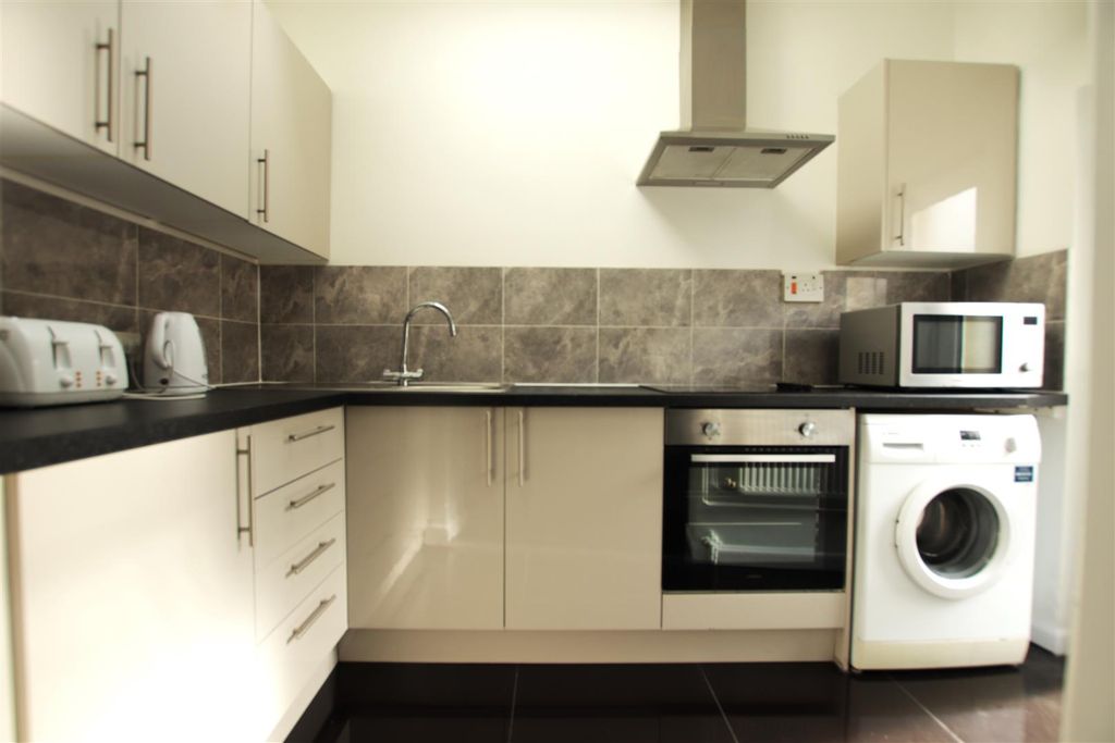 Property photo 3 of 13 Kitchen.Jpg