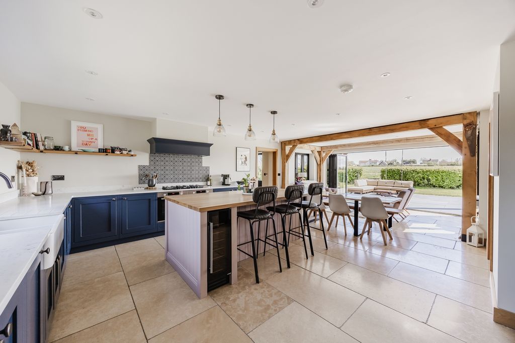 Property photo 3 of 34