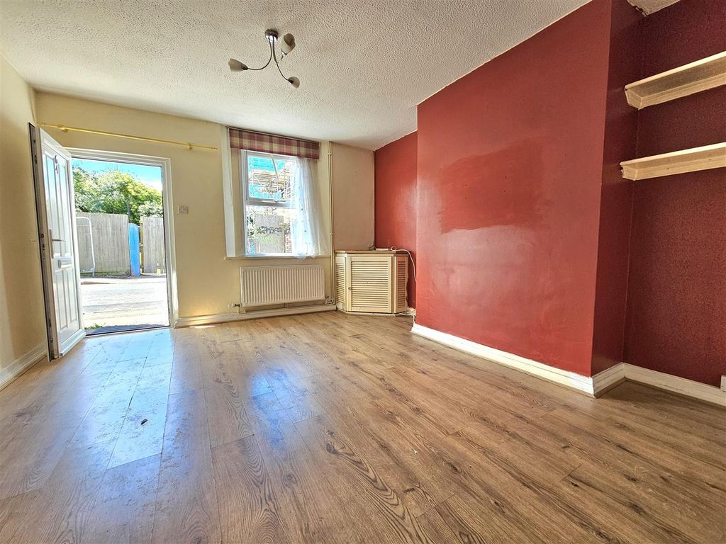 Property photo 3 of 14