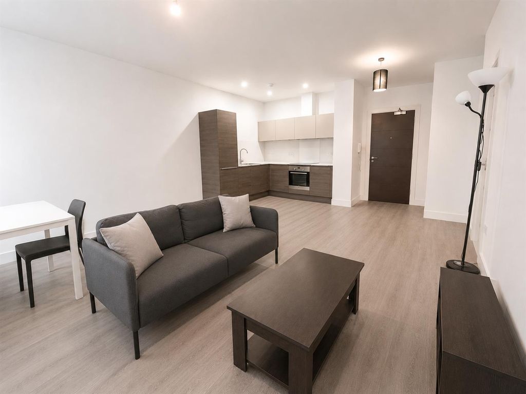 Property photo 1 of 5 Spacious Open-Plan Living With Modern Kitchen...