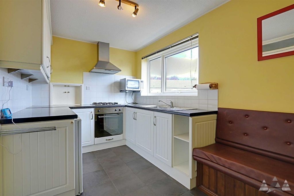 Property photo 3 of 14 Kitchen