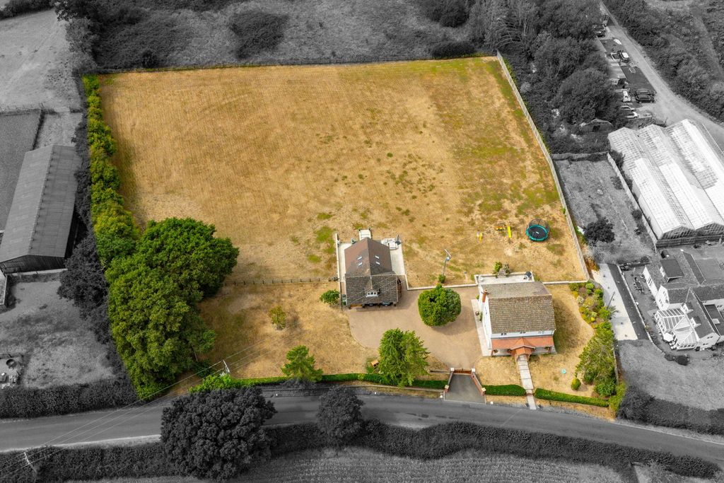 Property photo 2 of 36