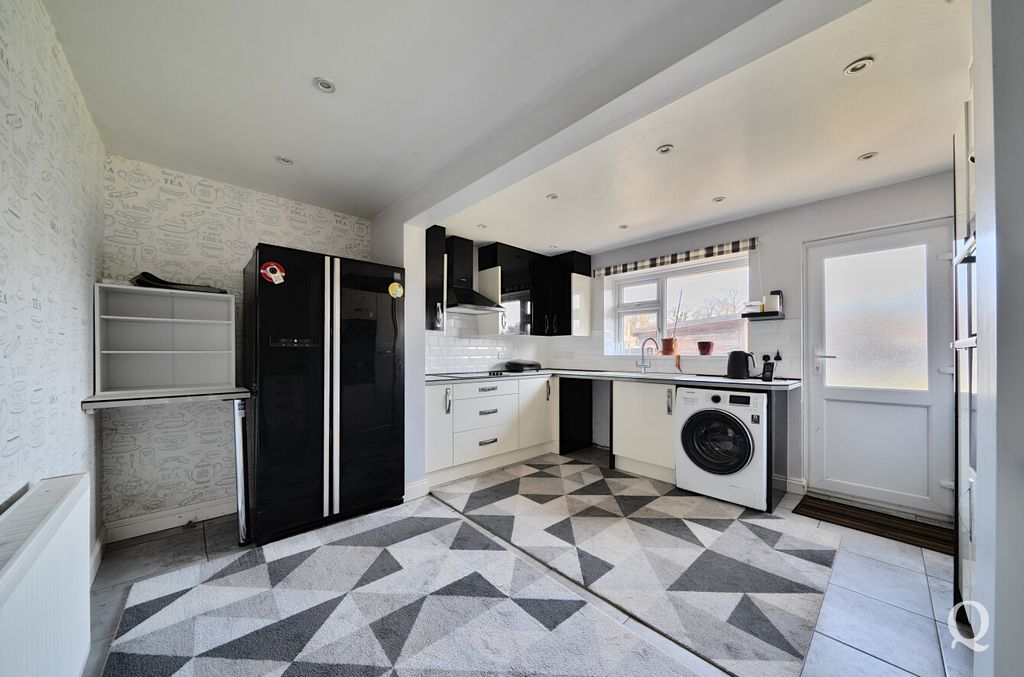 Property photo 2 of 15 F4E9d7c9-6Dba-466...