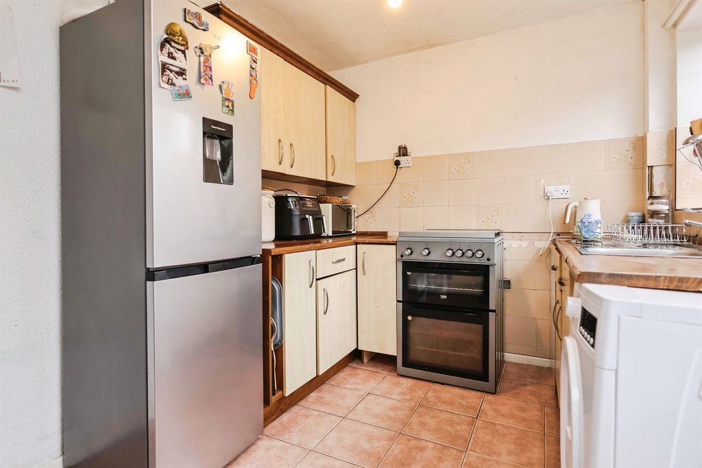 Property photo 2 of 18