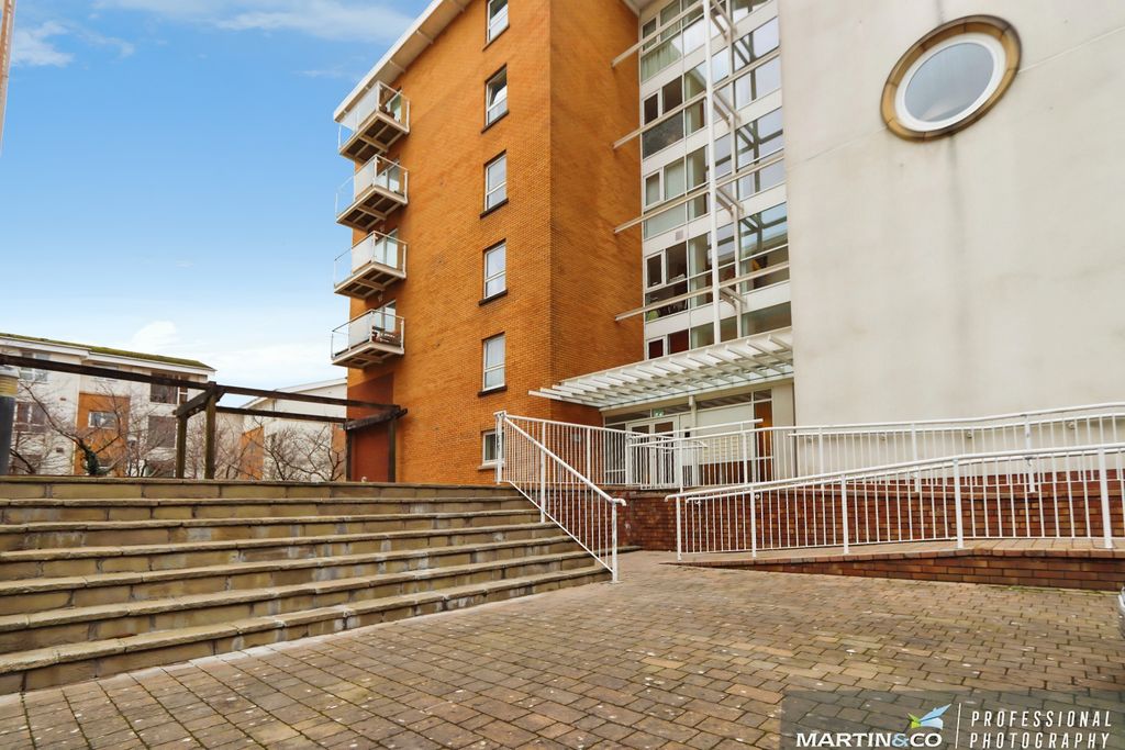 Property photo 2 of 20