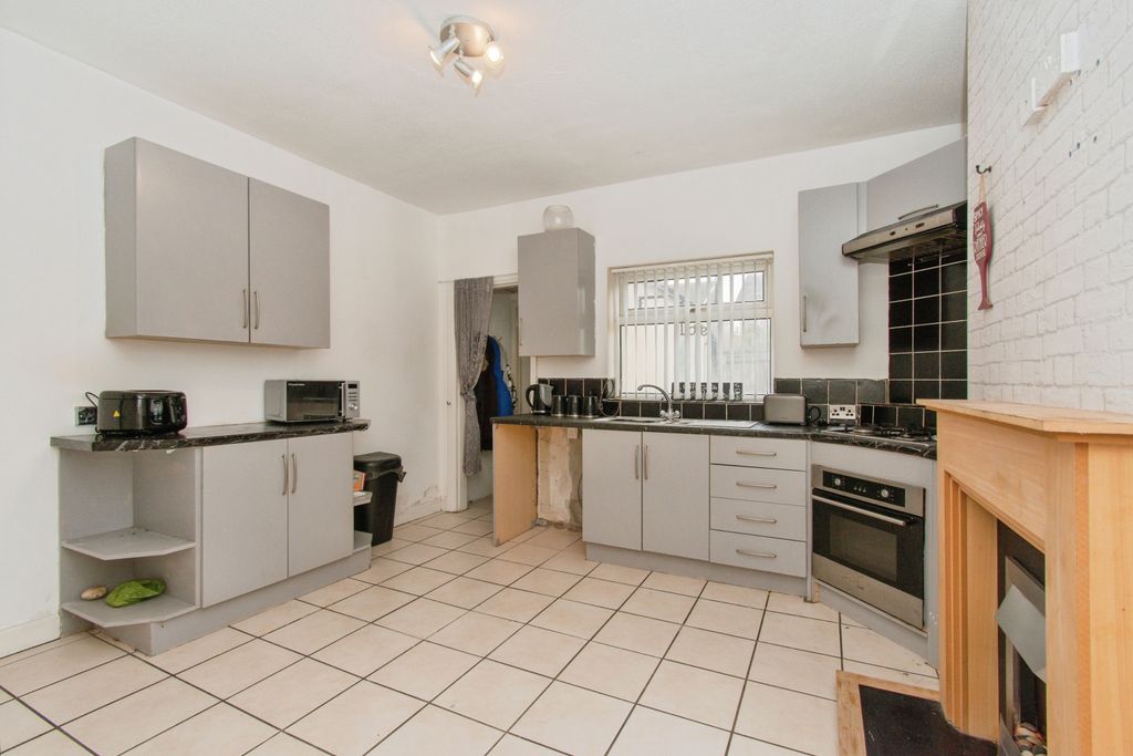 Property photo 2 of 20 Kitchen/Dining Room
