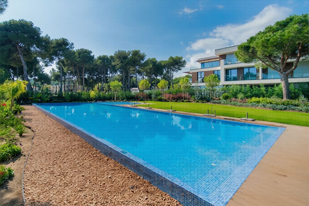 Property photo 2 of 33