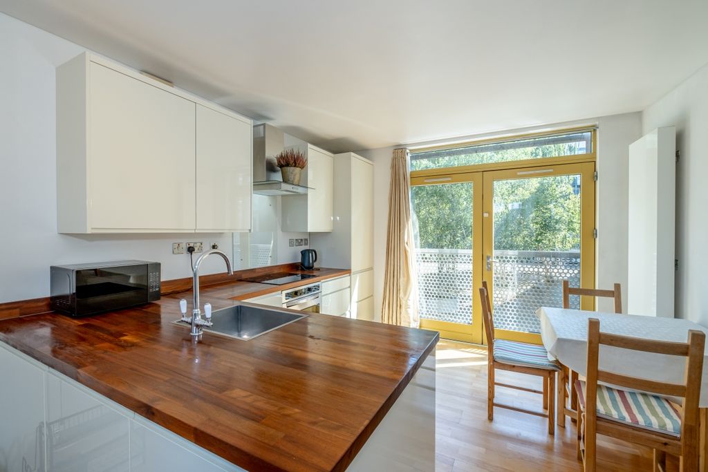 Property photo 1 of 17 68-Beckquerel-Cou...