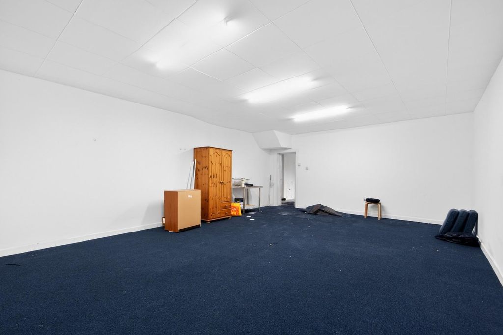 Property photo 3 of 7 55Astonefallave-10.Jpg