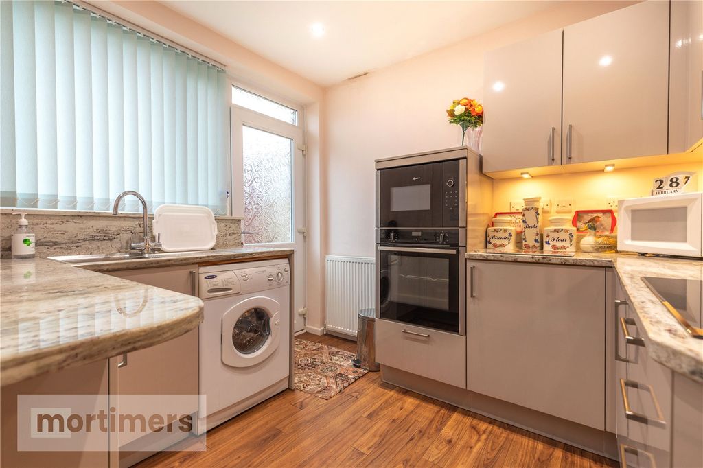 Property photo 2 of 19 Kitchen