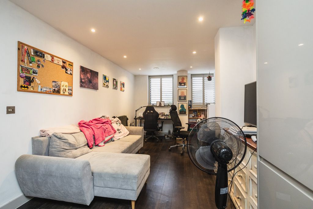 Property photo 2 of 16