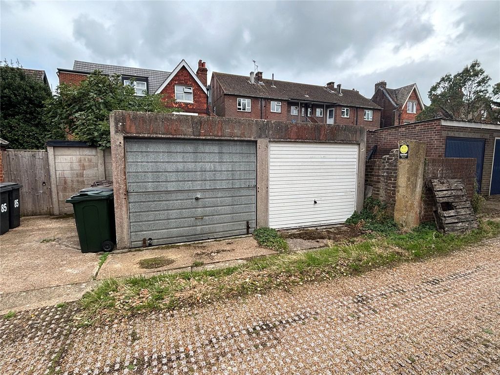 Property photo 1 of 2 External