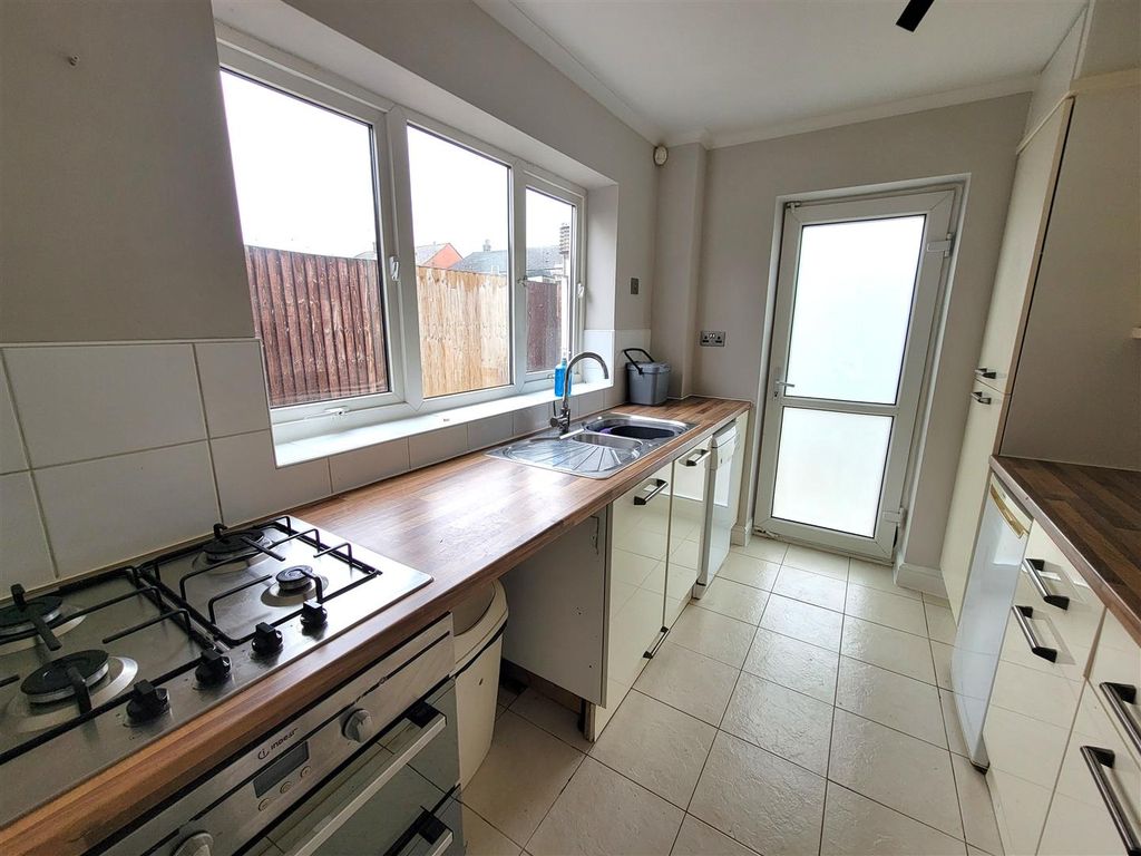 Property photo 3 of 15 Kitchen