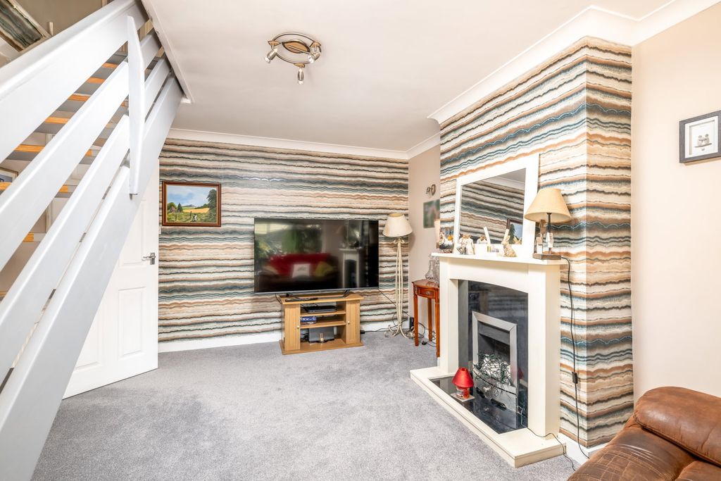 Property photo 3 of 27