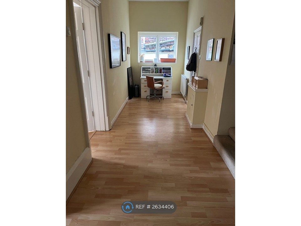 Property photo 3 of 13 Hall