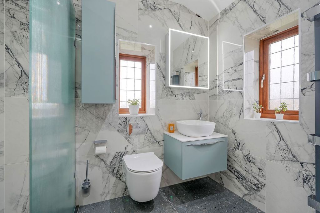 Property photo 3 of 39