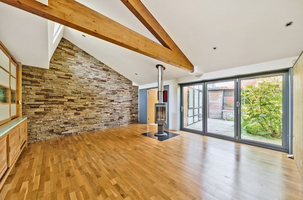 Property photo 2 of 14 1288939-49-6824c4...