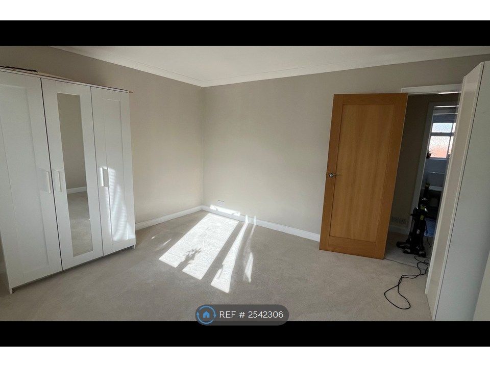 Property photo 3 of 12 Main Bedroom