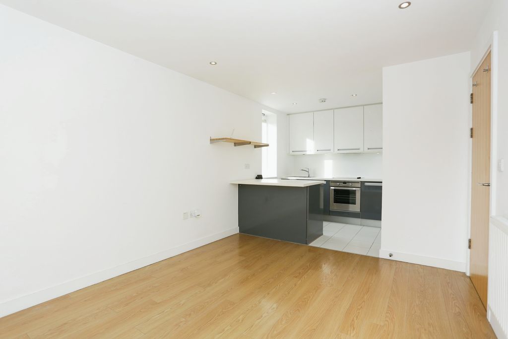 Property photo 3 of 6 Living Kitchen