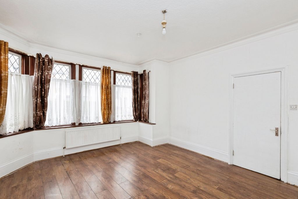 Property photo 2 of 19 Photo