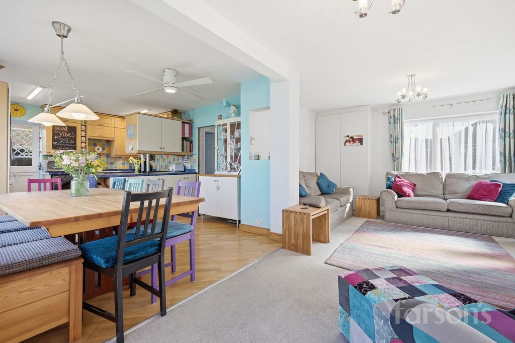 Property photo 3 of 24