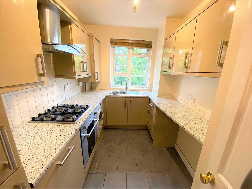 Property photo 3 of 9 Kitchen