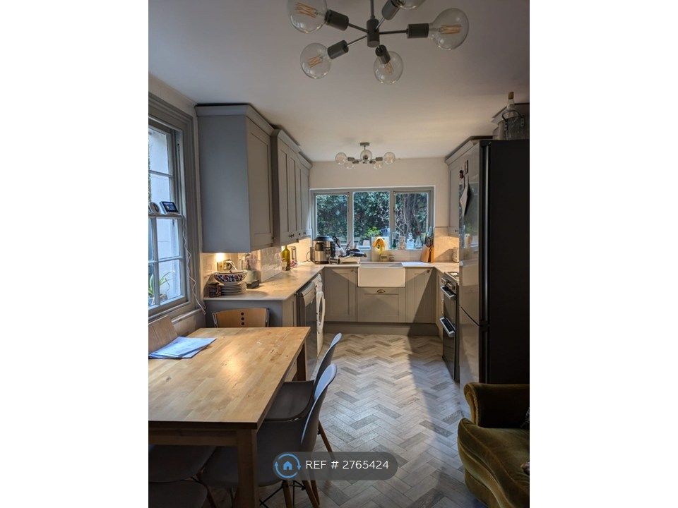 Property photo 1 of 14 New Kitchen & Floor Installed 2023