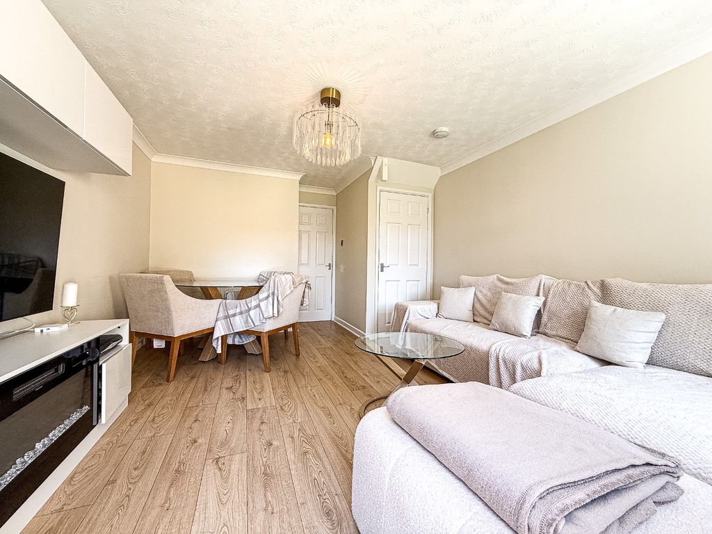 Property photo 2 of 13 5092195