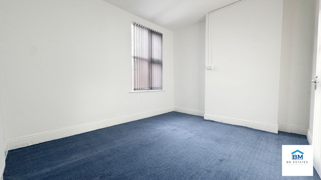 Property photo 3 of 5 Photo 5