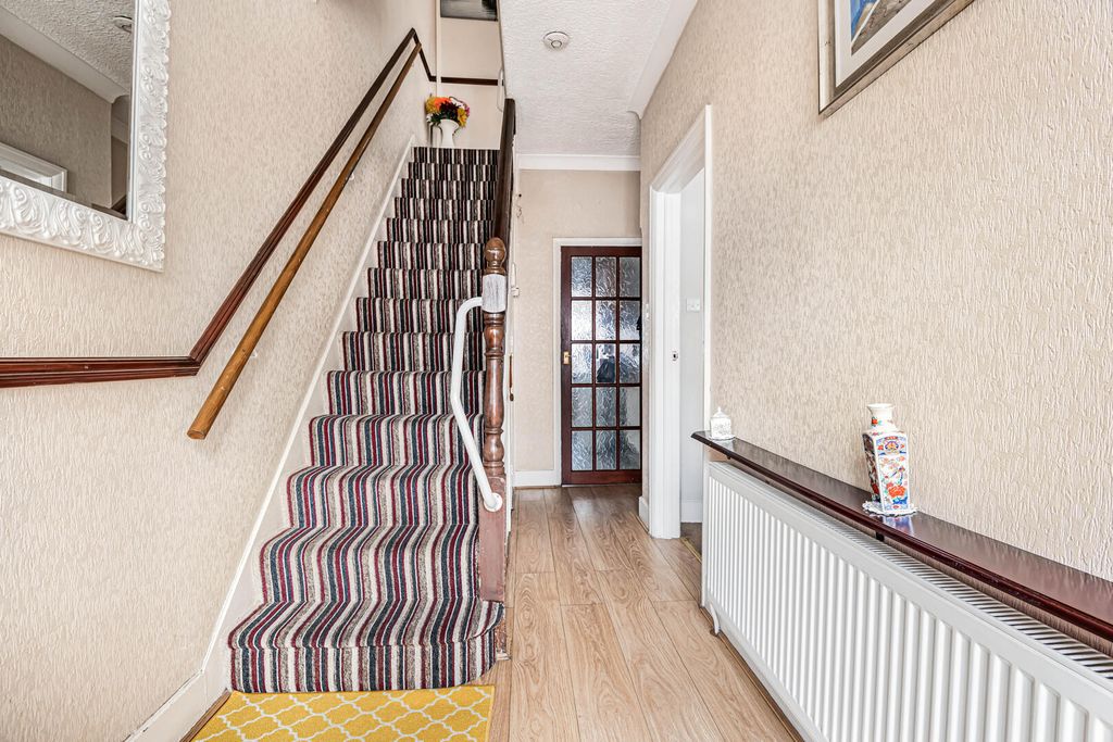 Property photo 2 of 28 Hallway