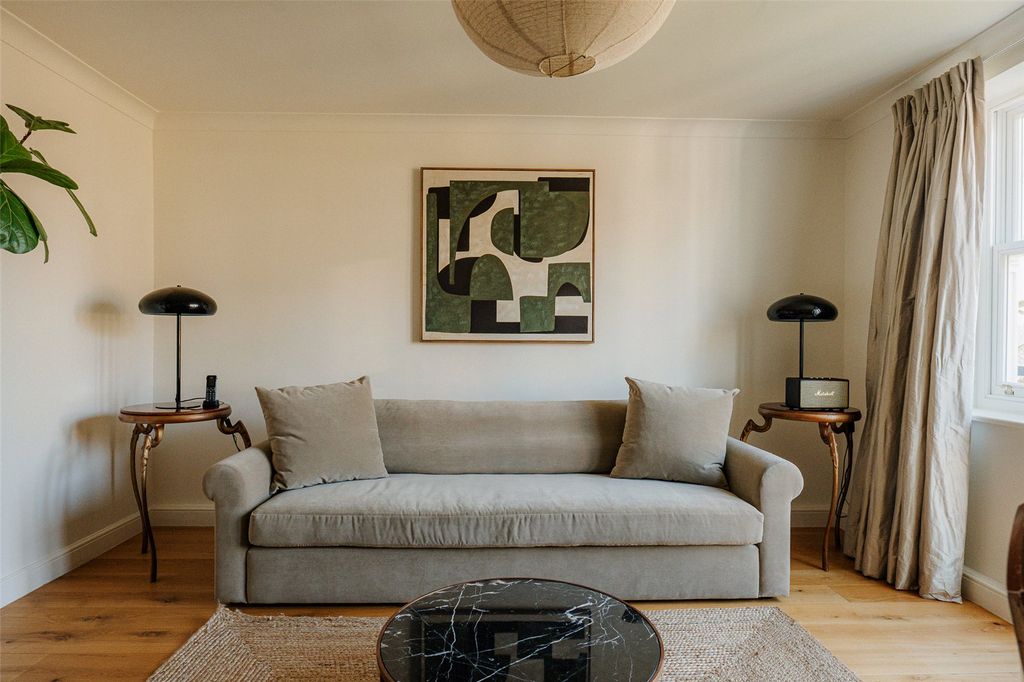 Property photo 3 of 15 Seating Area
