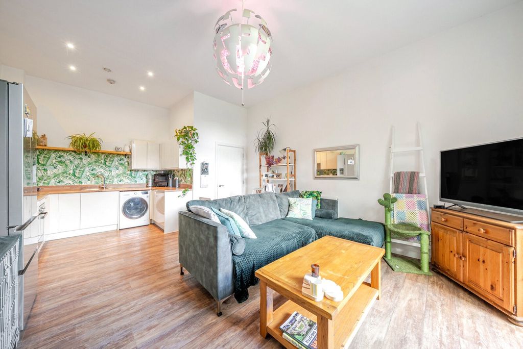 Property photo 3 of 13 1472674-17-6A2c3F...