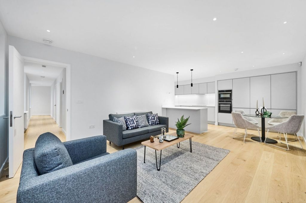 Property photo 1 of 9 01 Flat 7, 50 Wey...