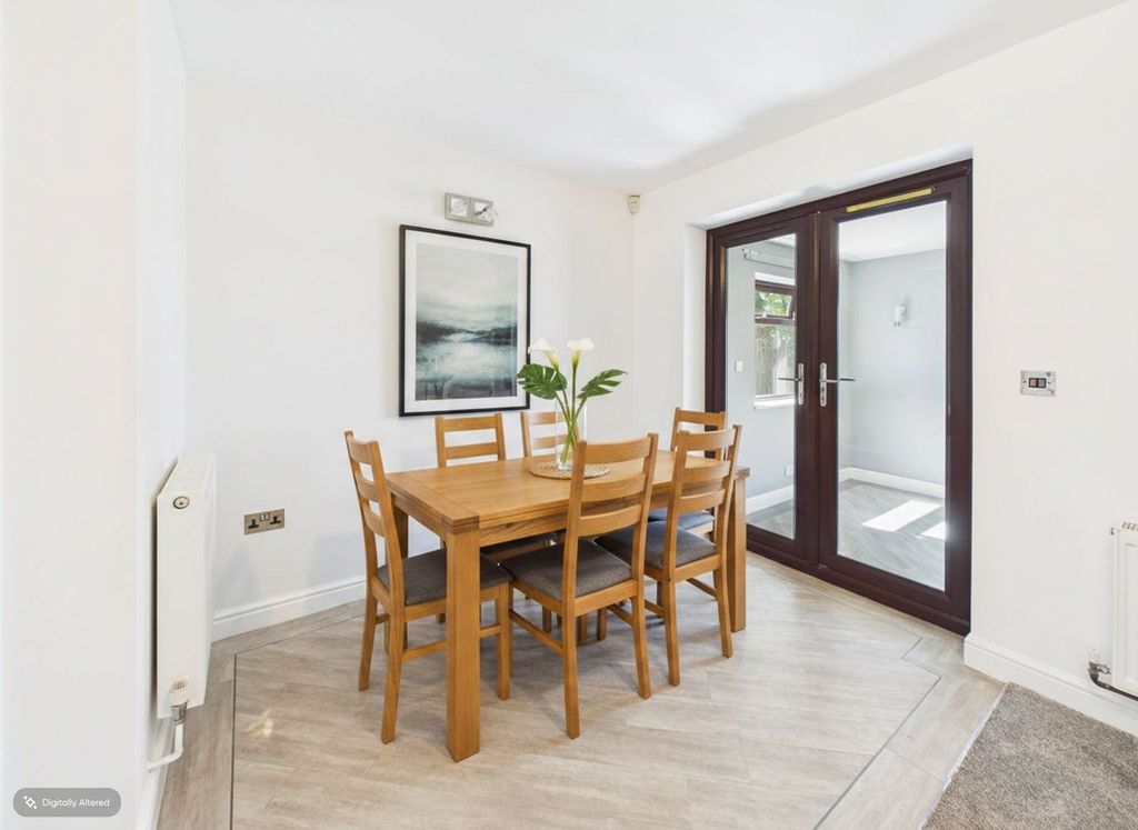 Property photo 3 of 27 Dining Area