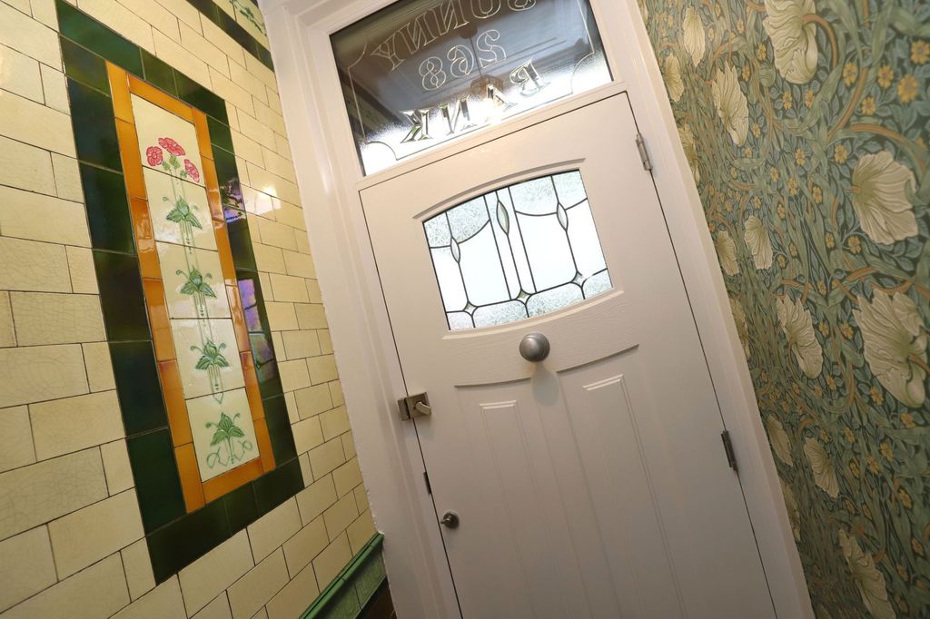 Property photo 2 of 32