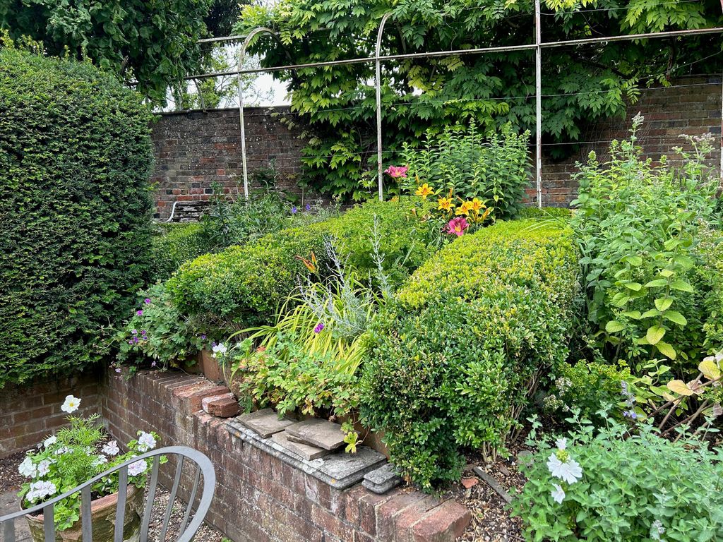 Additional image 29 of 5 bed town house for saleSilverless Street, Marlborough SN8