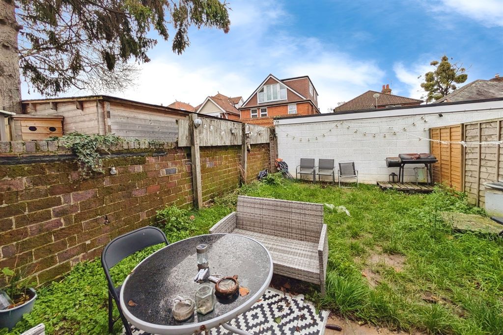 Property photo 2 of 6 (Thumbnail)