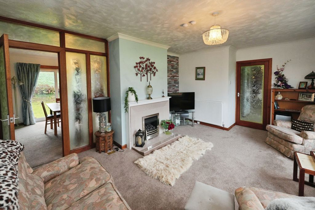 Property photo 3 of 20 Living Room