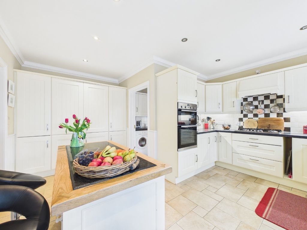 Property photo 2 of 24 4880394