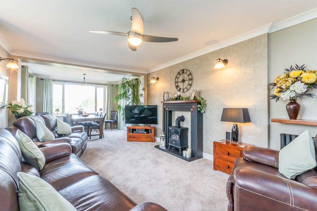 Property photo 2 of 24 Lounge Diner