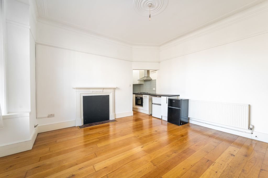 Property photo 2 of 11 Mba09872