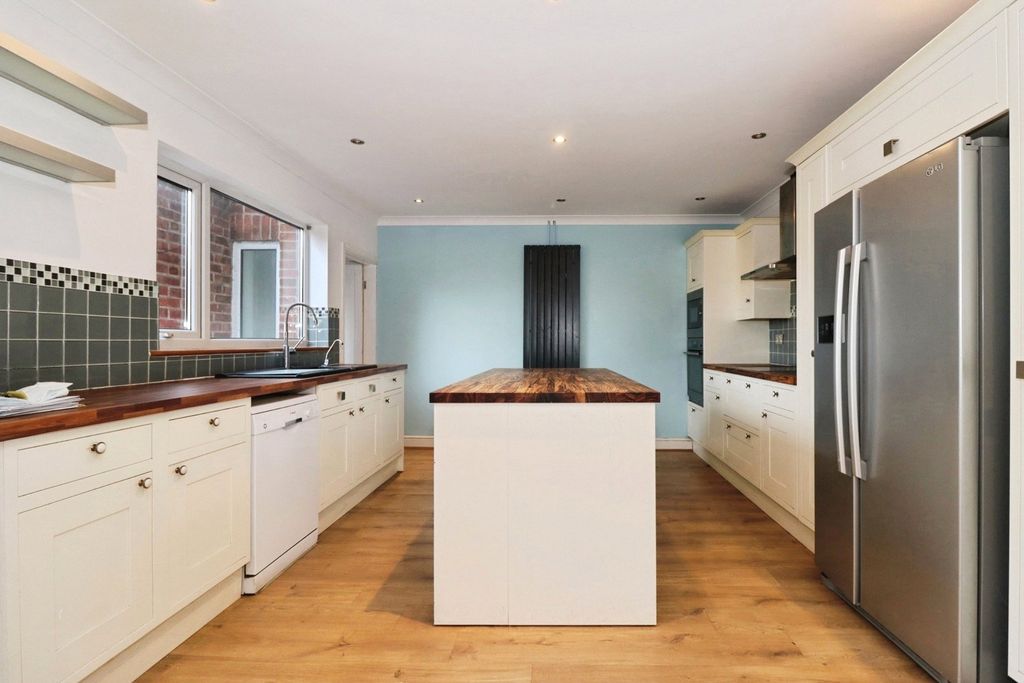 Property photo 3 of 16 Pbox-Img.Jpg