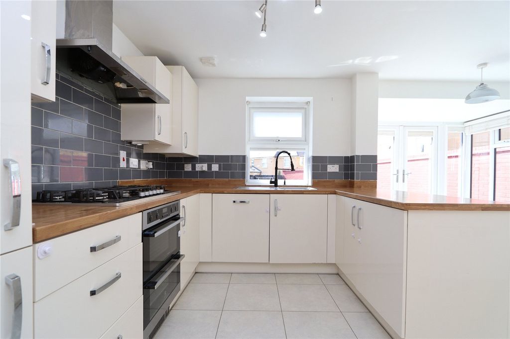 Property photo 3 of 16 Picture No. 25