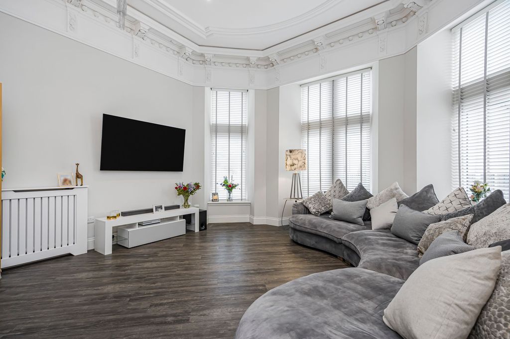 Property photo 3 of 37