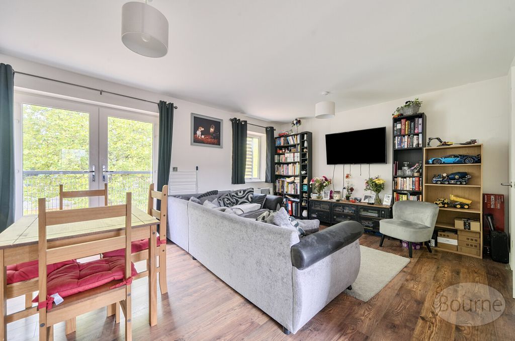 Property photo 2 of 12 E8F367d0-B423-487...