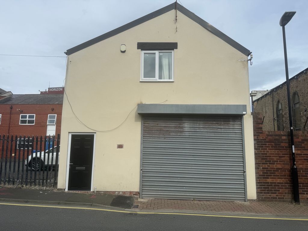 Property photo 1 of 2