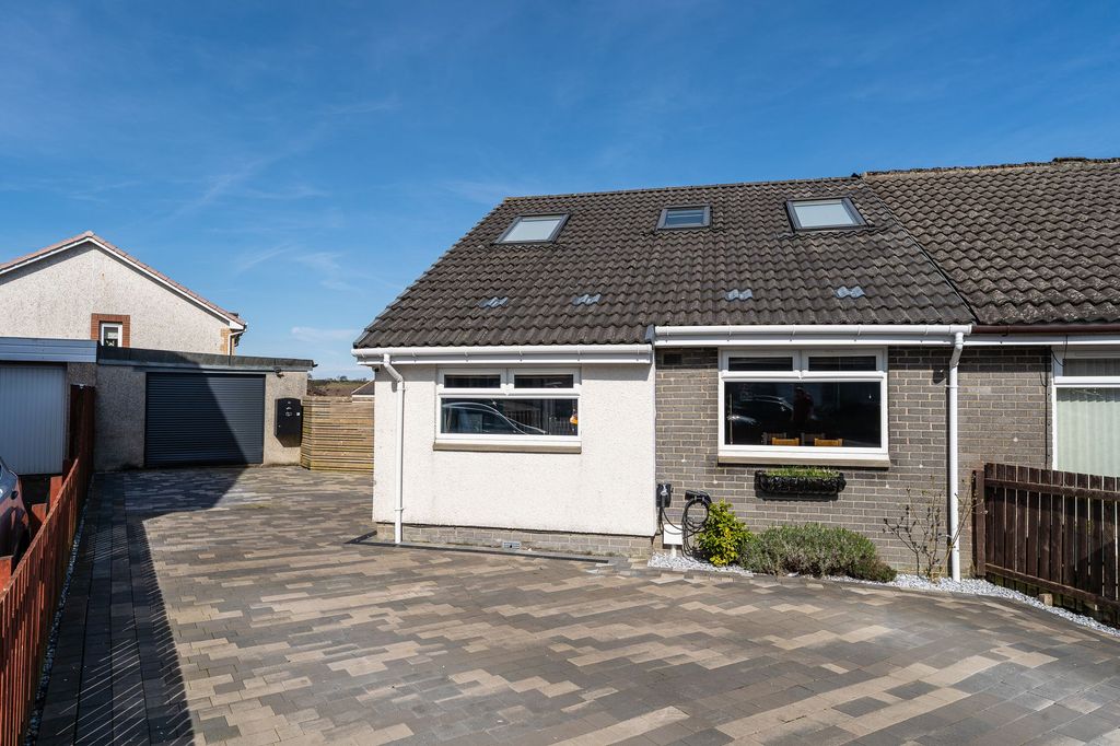 Property photo 2 of 31