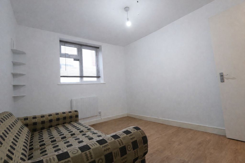 Property photo 3 of 8 Photo 9